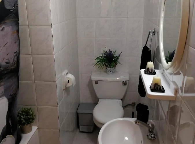 Demetris Ayía Nápa